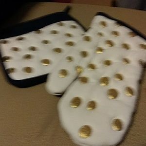 oven mitt and potholder